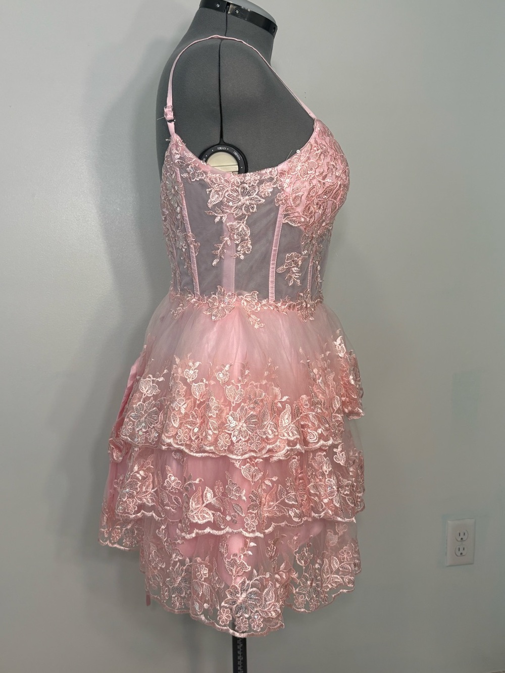 HOMECOMING!! Pretty in pink size 12 dress - Picture 2 of 7